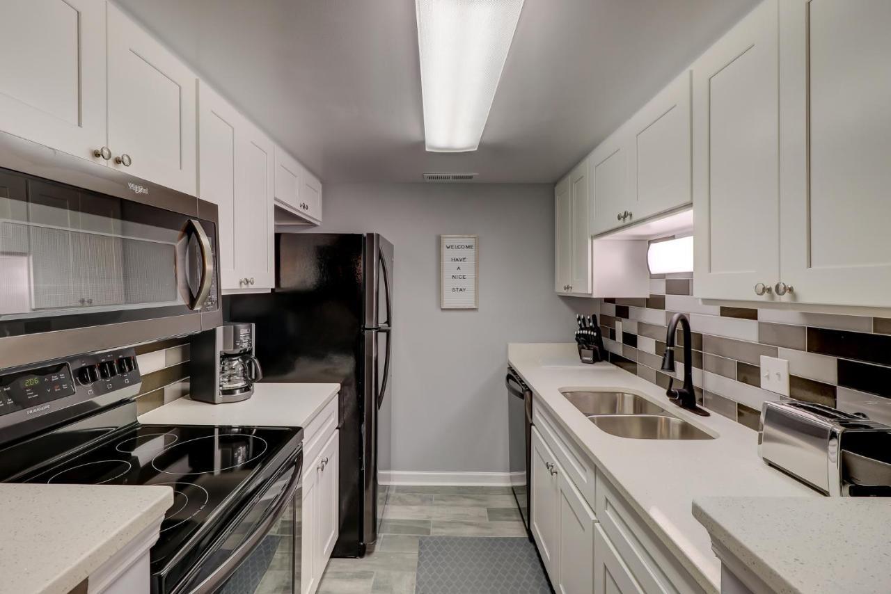 #111 Elaborate Condo Ideal Location 2Brm/2 Parking 希爾頓黑德島 外观 照片